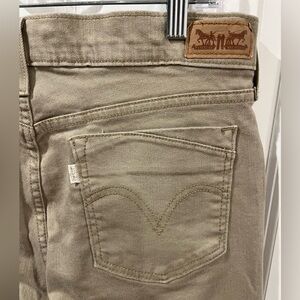 Levi’s Tank Khaki Jean Capris Size 8